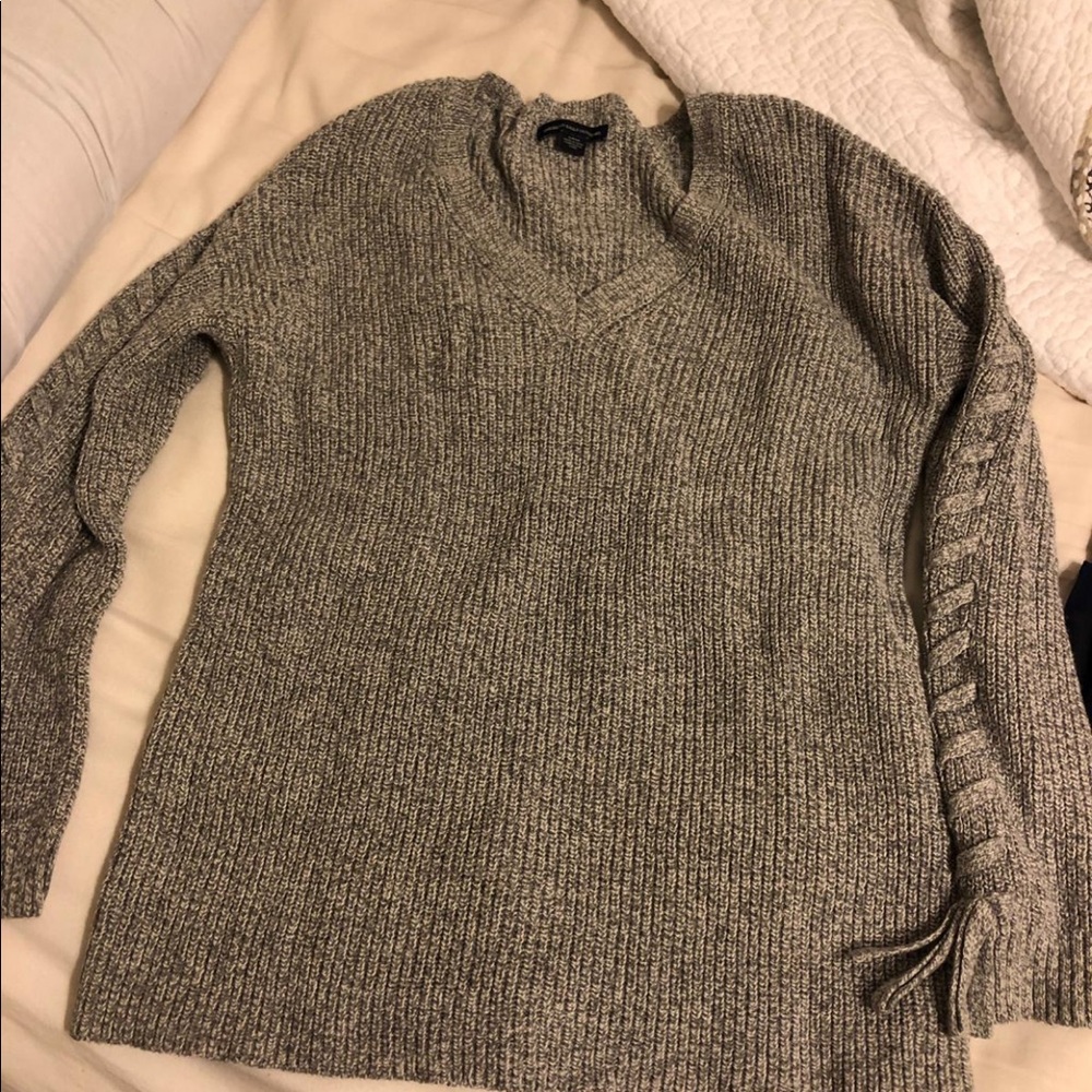 SUPER CUTE GRAY AMERICAN EAGLE SWEATER!